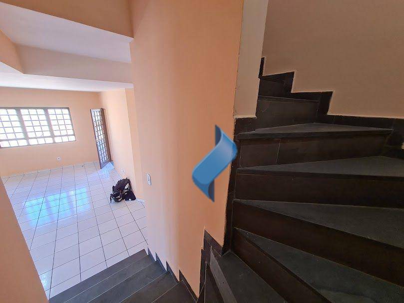 Casa para alugar com 3 quartos, 108m² - Foto 33