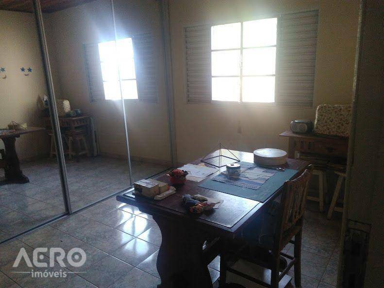 Casa à venda com 2 quartos, 90m² - Foto 13