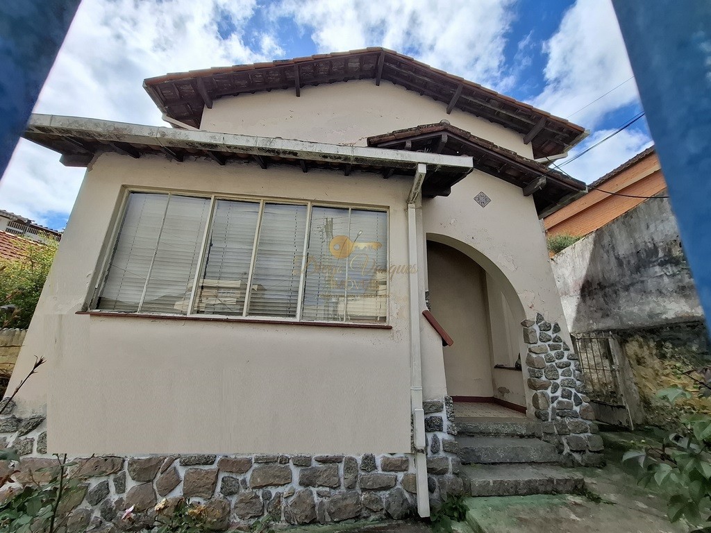 Casa à venda com 6 quartos, 280m² - Foto 1