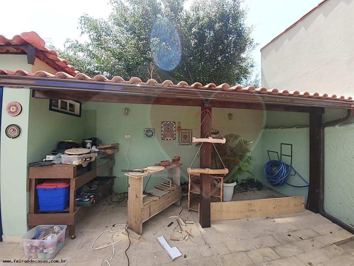 Casa à venda com 5 quartos, 240m² - Foto 13