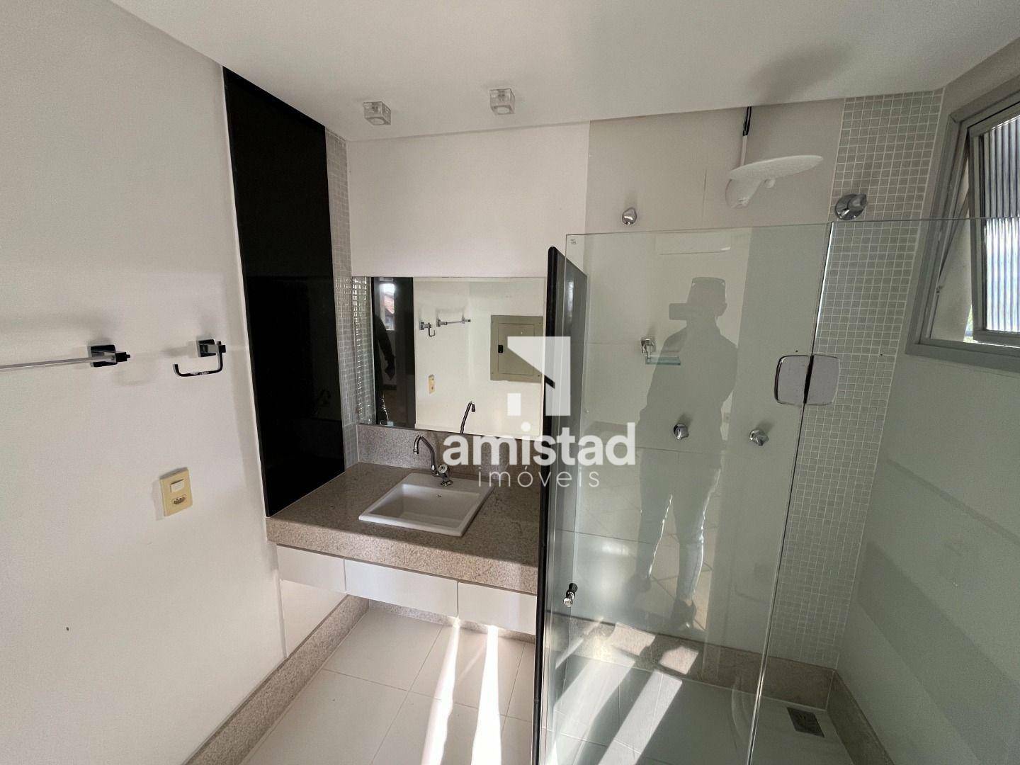 Casa à venda com 3 quartos, 600m² - Foto 9