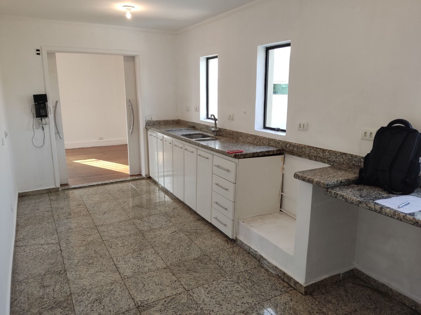 Apartamento à venda com 3 quartos, 170m² - Foto 2