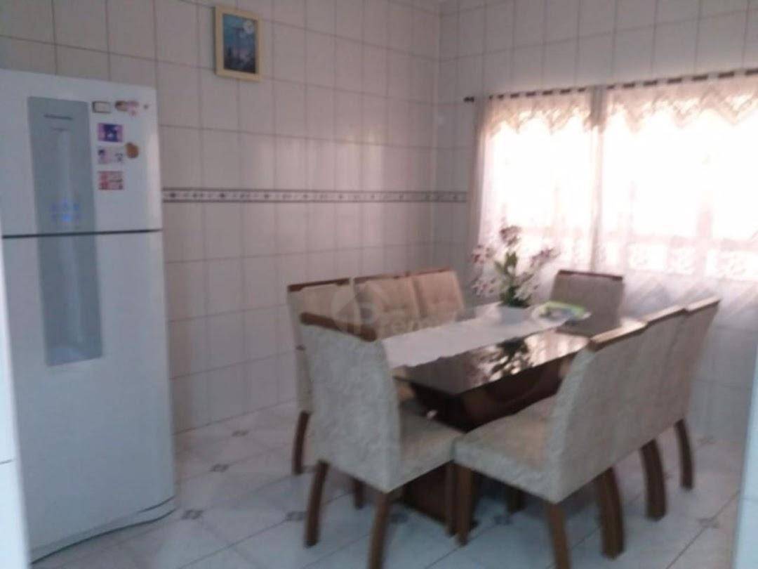 Casa à venda com 3 quartos, 250m² - Foto 4