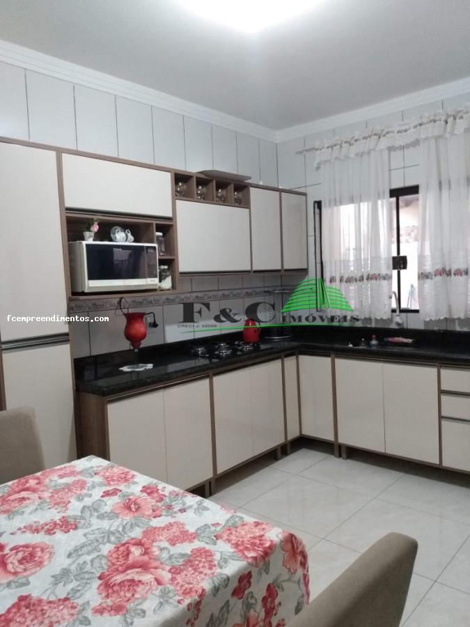 Casa à venda com 3 quartos, 140m² - Foto 1