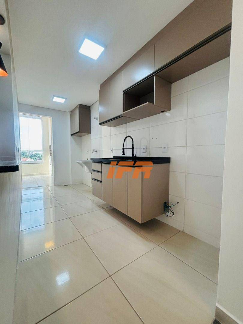 Apartamento à venda com 2 quartos, 68m² - Foto 3