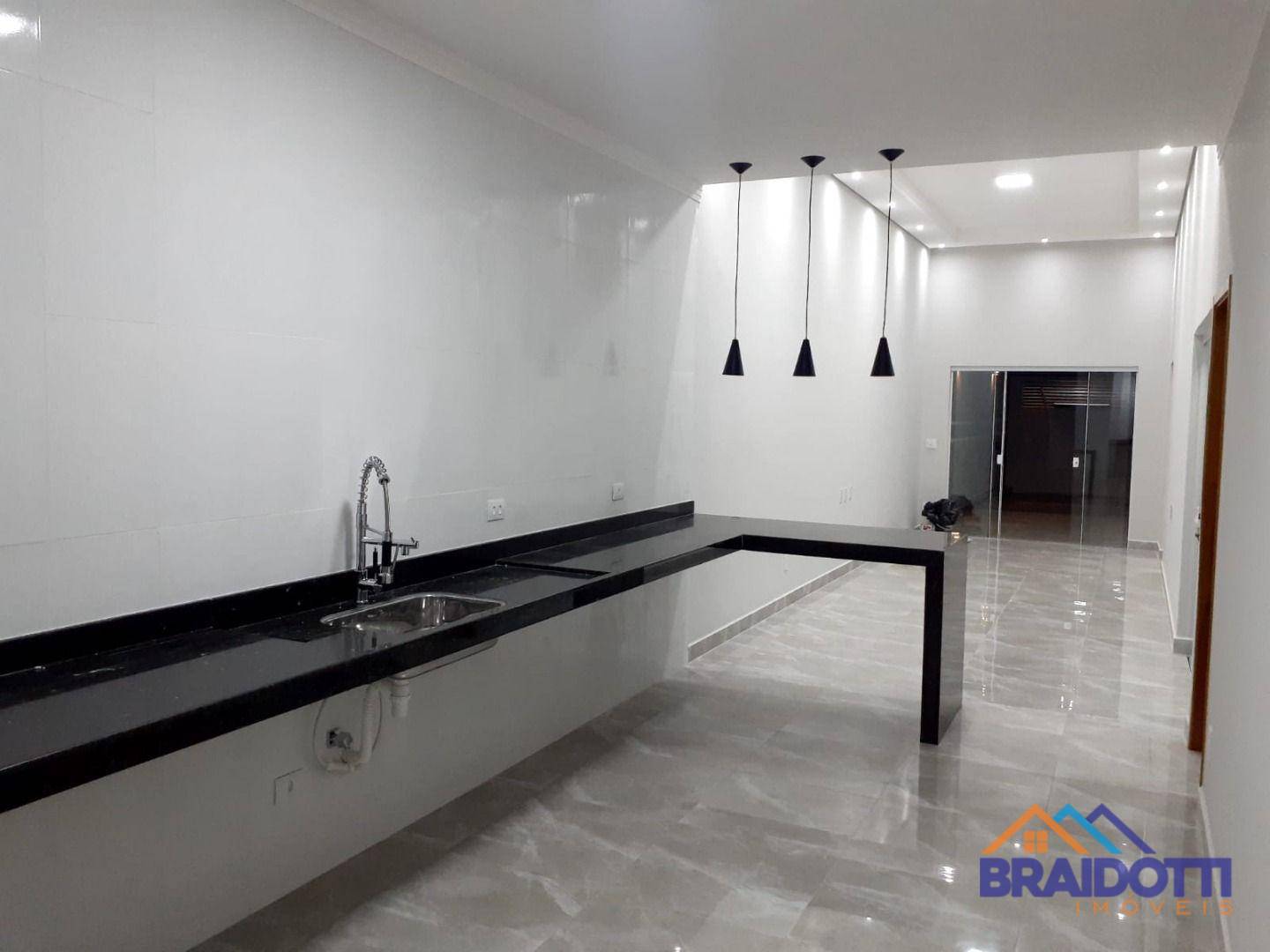 Casa à venda com 3 quartos, 96m² - Foto 1