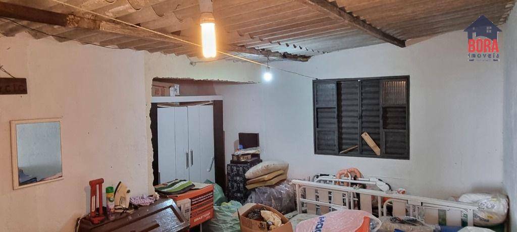 Casa à venda com 2 quartos, 250m² - Foto 1