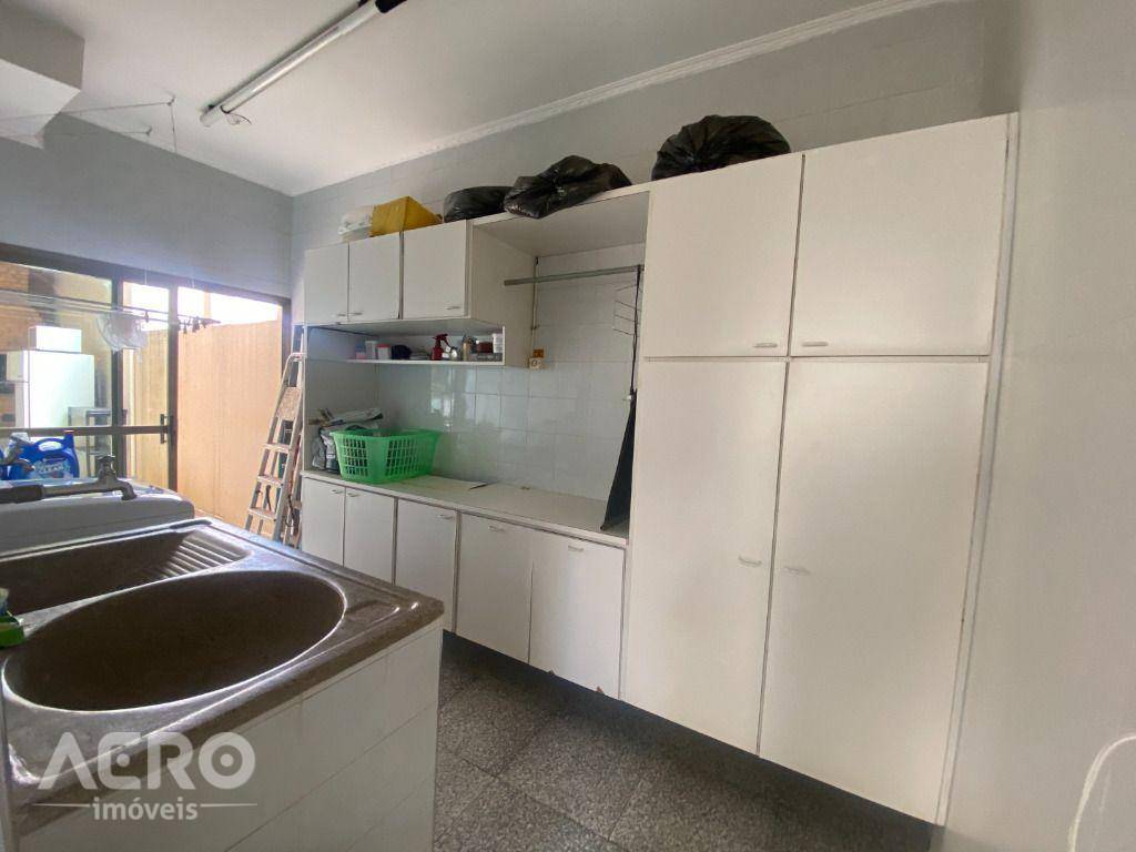 Casa à venda com 4 quartos, 250m² - Foto 28