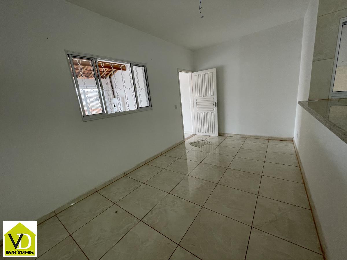 Casa à venda com 2 quartos, 56m² - Foto 4