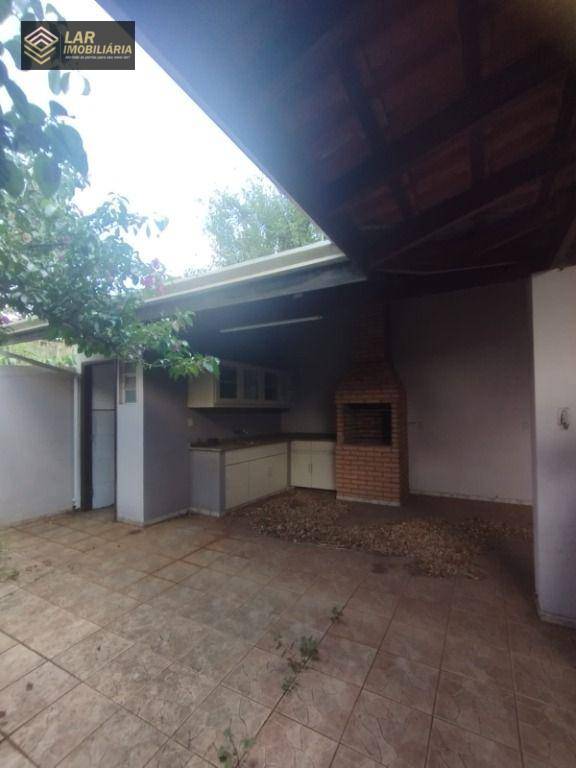 Casa à venda com 3 quartos, 231m² - Foto 3