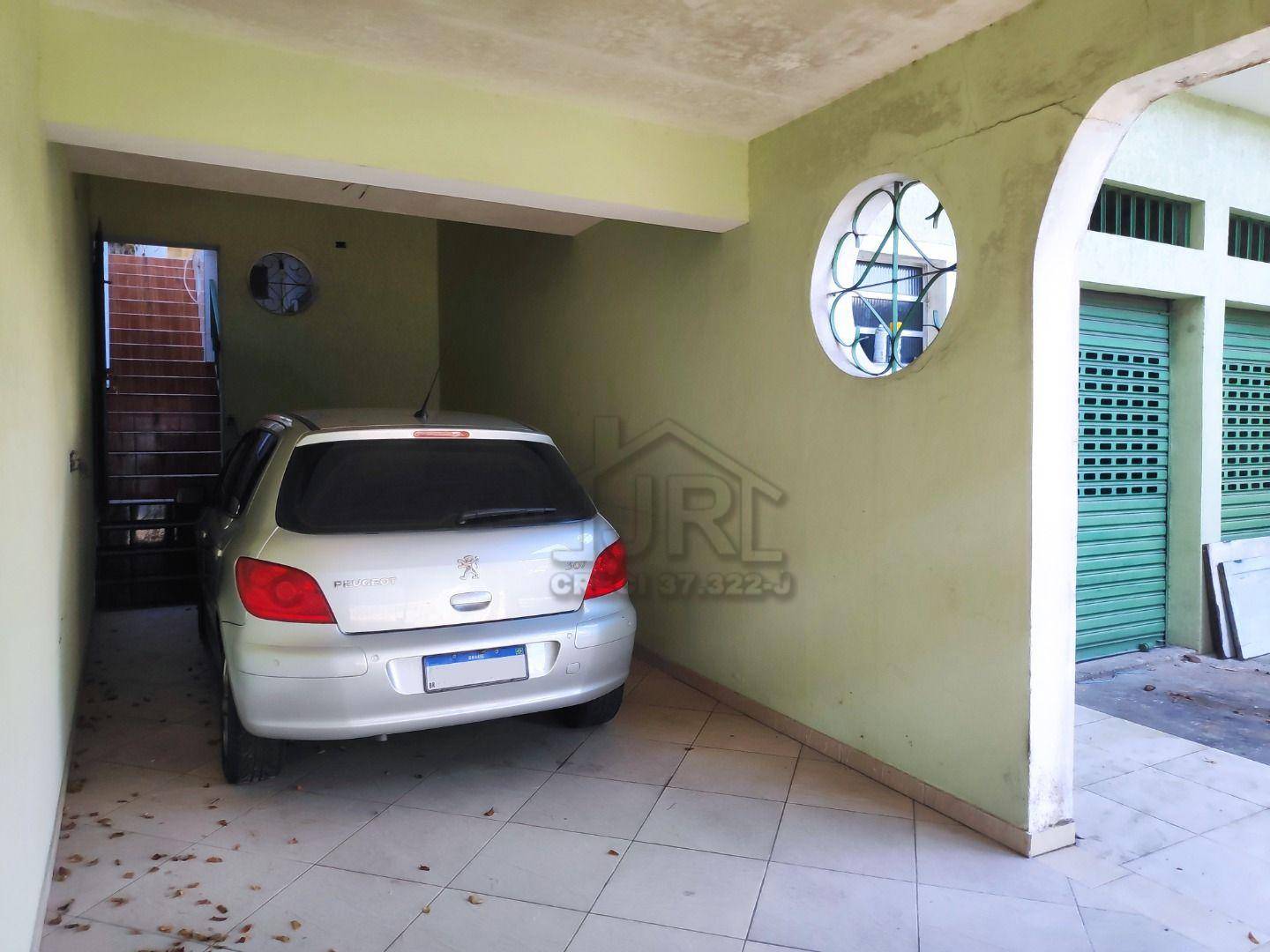 Casa à venda com 4 quartos, 210m² - Foto 2