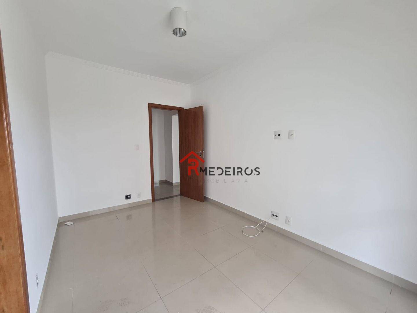 Apartamento para alugar com 2 quartos, 95m² - Foto 13