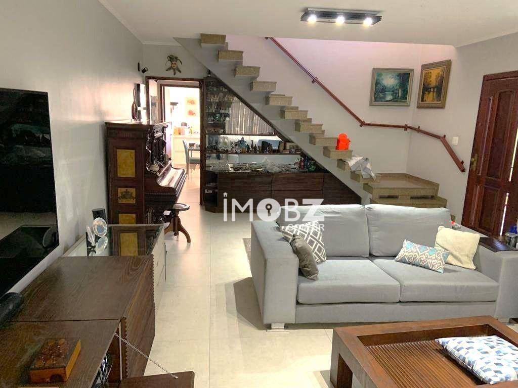 Casa à venda com 3 quartos, 272m² - Foto 1