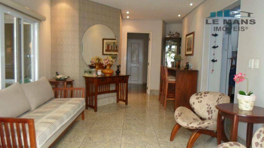 Casa à venda com 3 quartos, 233m² - Foto 1