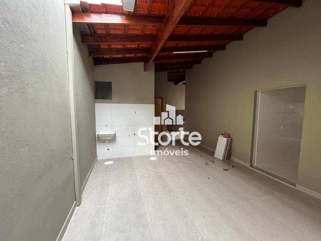 Casa à venda com 4 quartos, 113m² - Foto 8