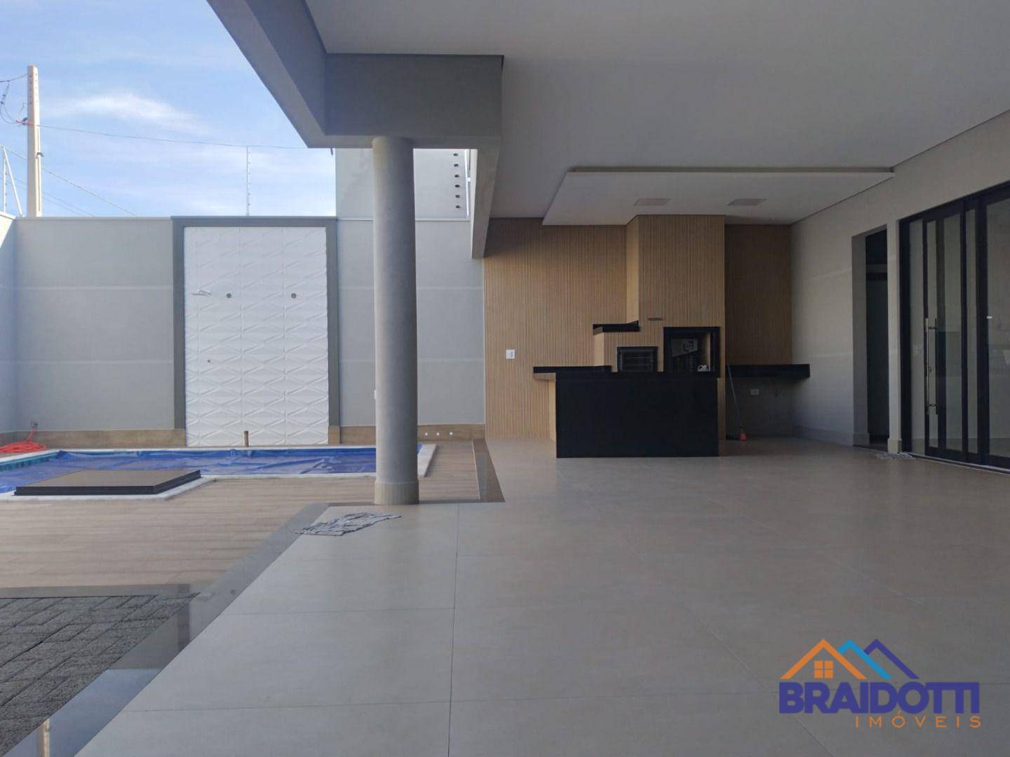 Casa à venda com 3 quartos, 212m² - Foto 1