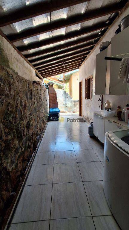 Sobrado à venda com 5 quartos, 540m² - Foto 1