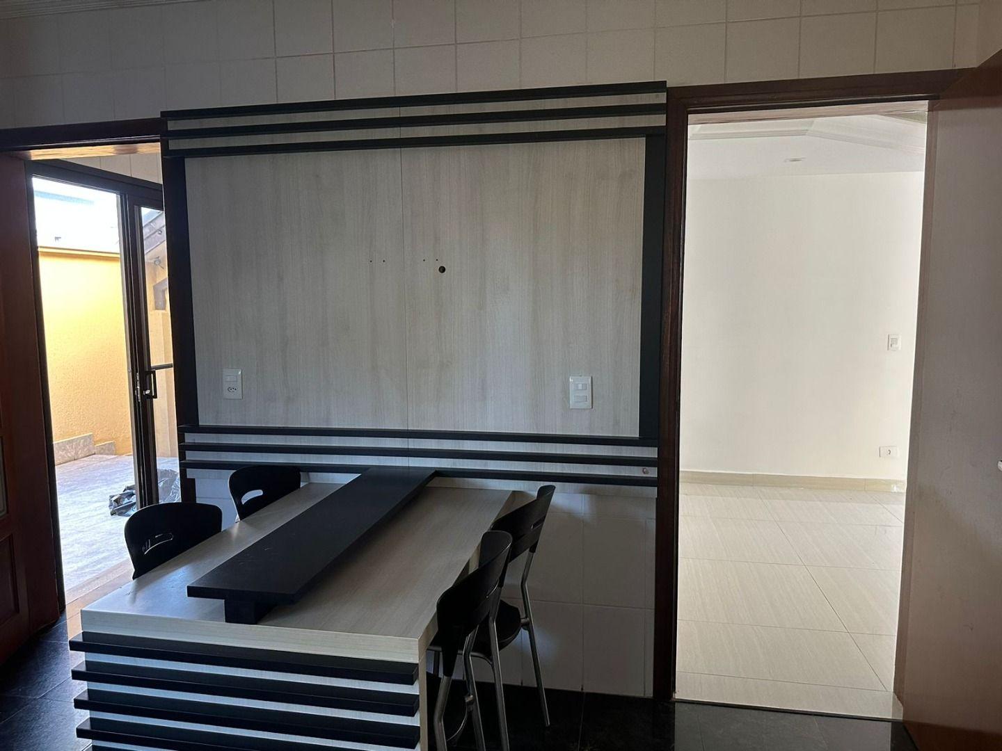 Casa para alugar com 4 quartos, 460m² - Foto 10