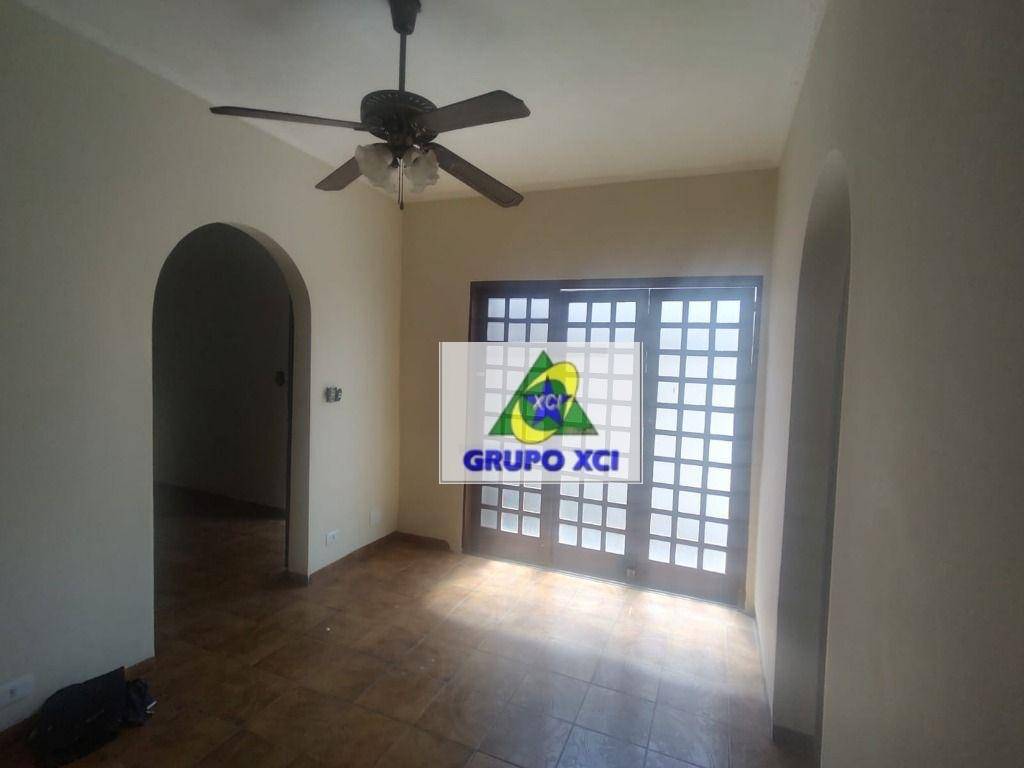 Casa à venda e aluguel com 3 quartos, 230m² - Foto 13