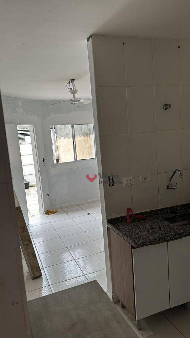 Casa à venda com 2 quartos, 47m² - Foto 4