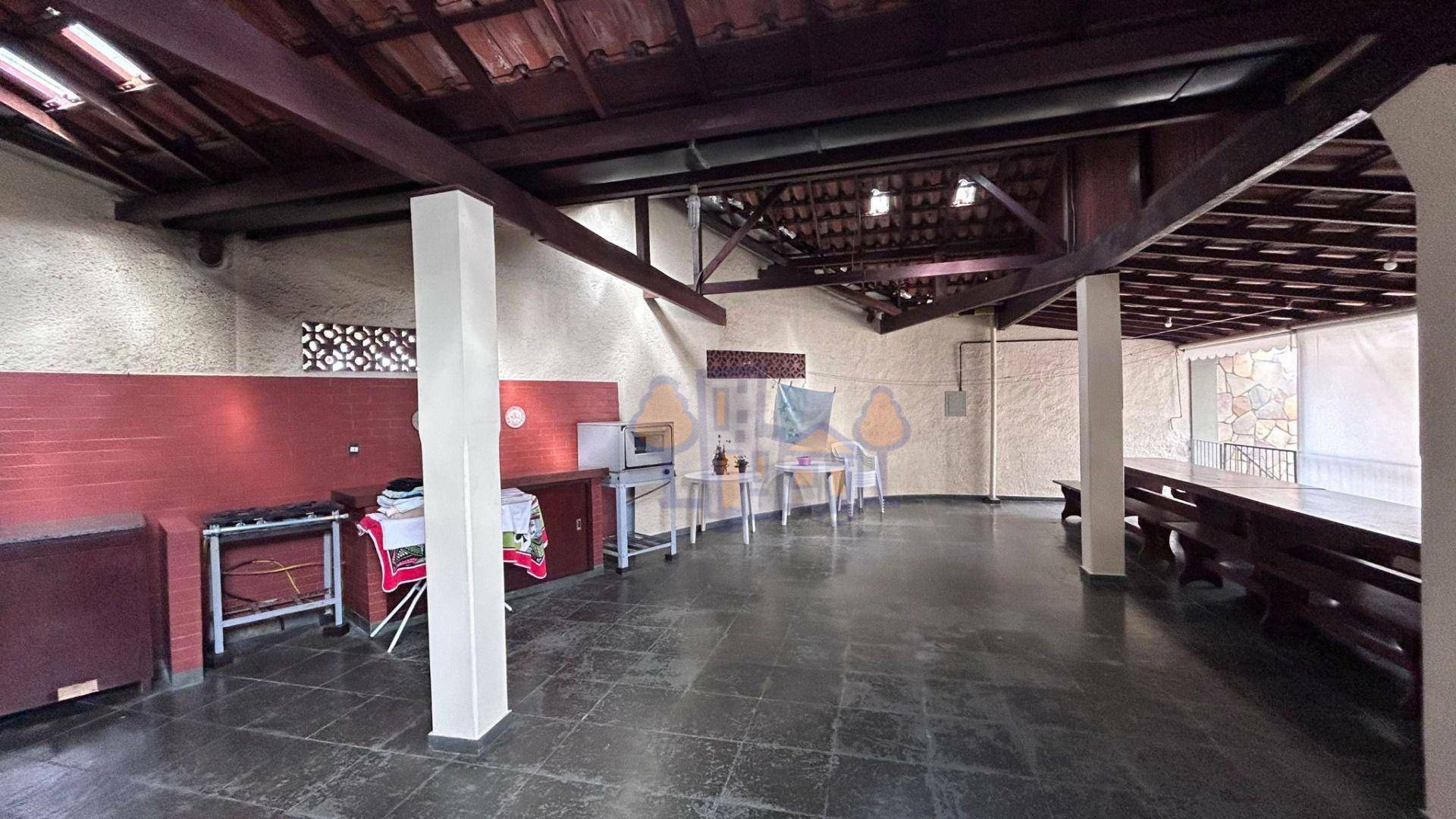 Casa à venda com 4 quartos, 312m² - Foto 2