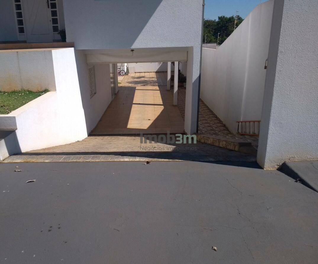 Casa à venda com 3 quartos, 220m² - Foto 8