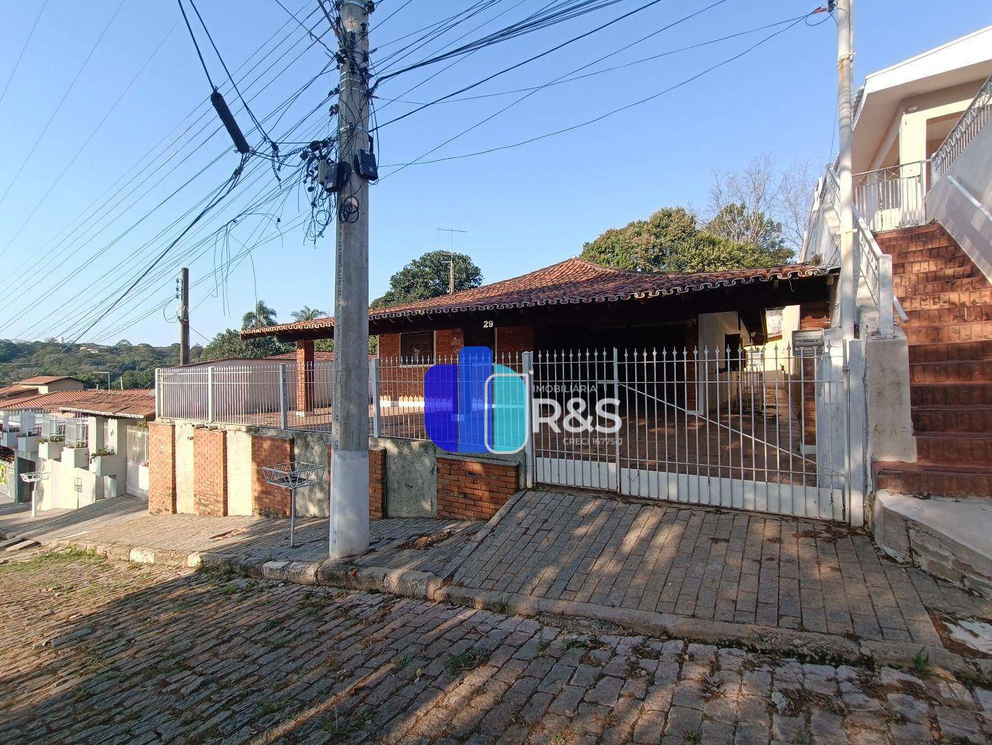 Casa para alugar com 3 quartos, 210m² - Foto 1