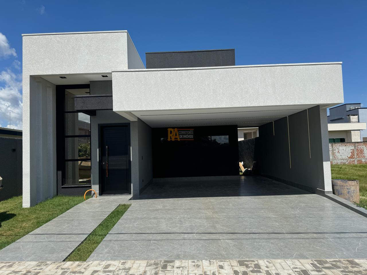 Casa à venda com 3 quartos, 250m² - Foto 1