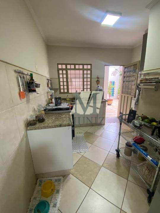 Casa à venda com 3 quartos, 175m² - Foto 2