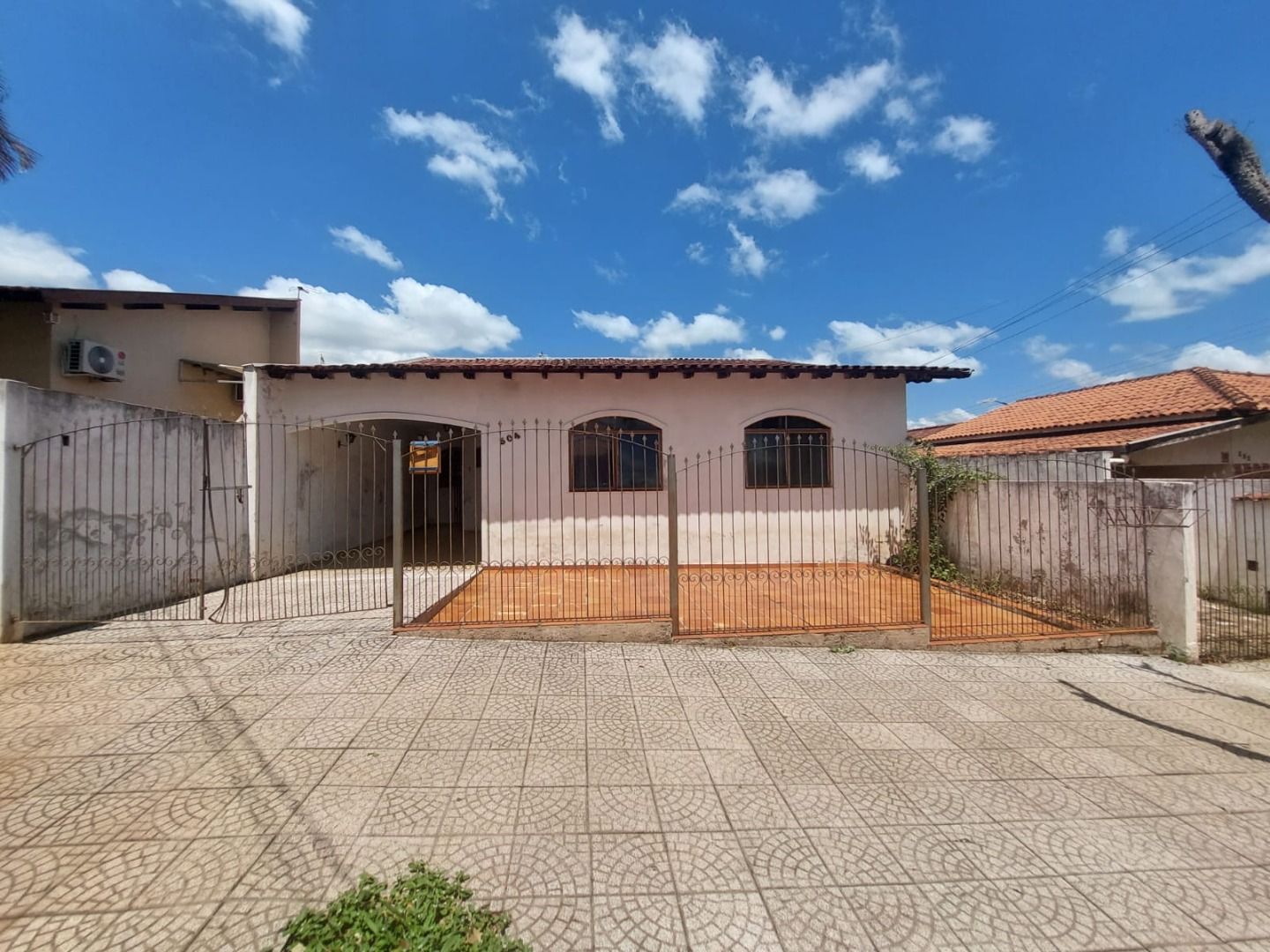 Casa à venda com 5 quartos, 120m² - Foto 1