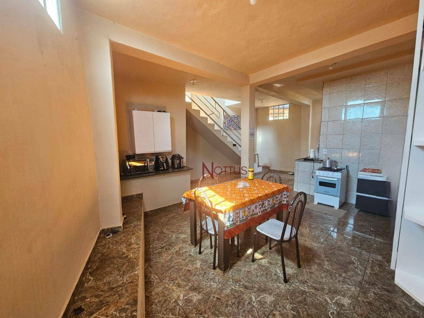 Casa à venda com 4 quartos, 250m² - Foto 11