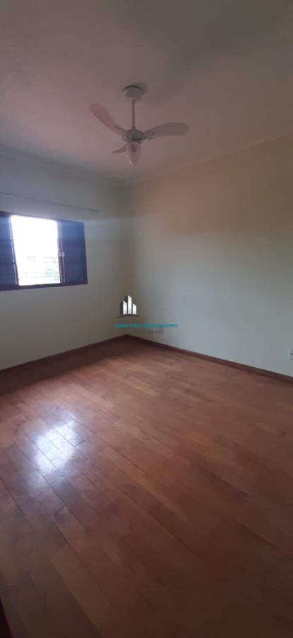 Casa para alugar com 3 quartos, 240m² - Foto 16