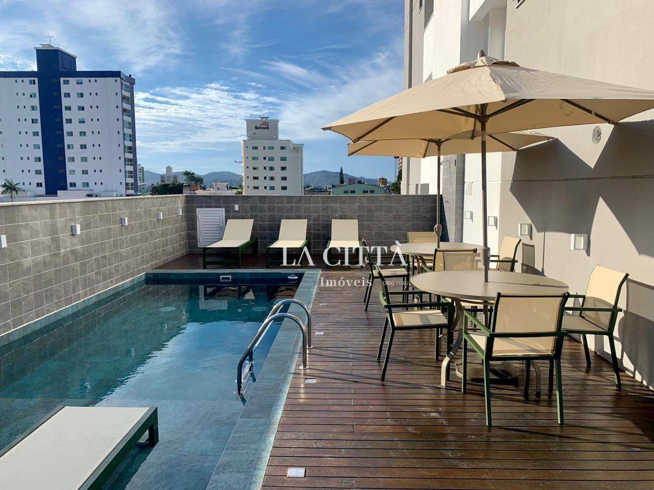 Apartamento para alugar com 2 quartos, 63m² - Foto 13