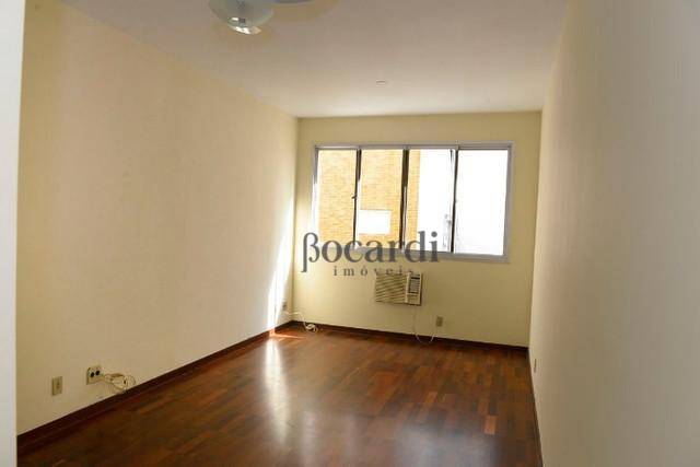 Apartamento à venda com 2 quartos, 62m² - Foto 1