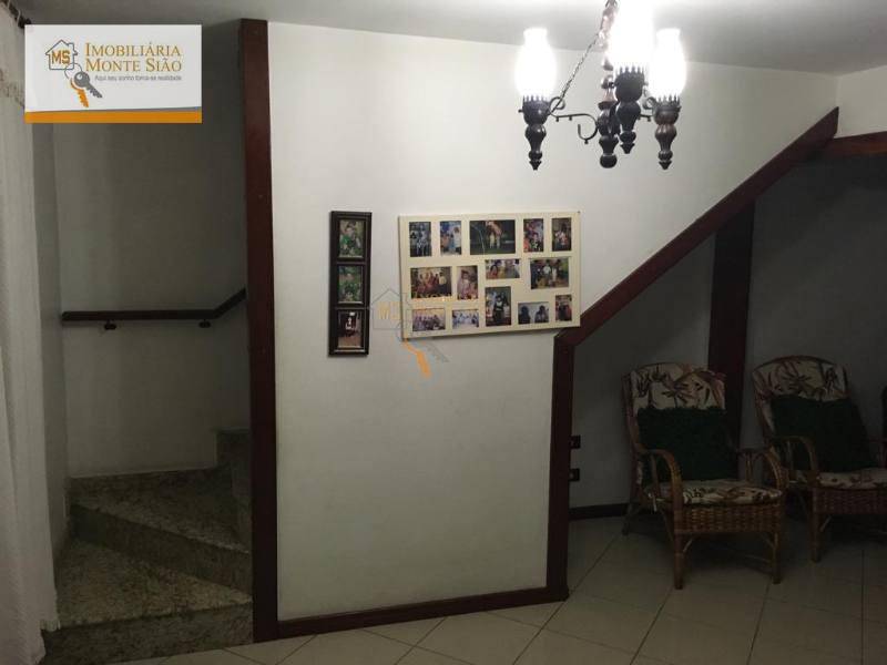 Sobrado à venda com 5 quartos, 200m² - Foto 4