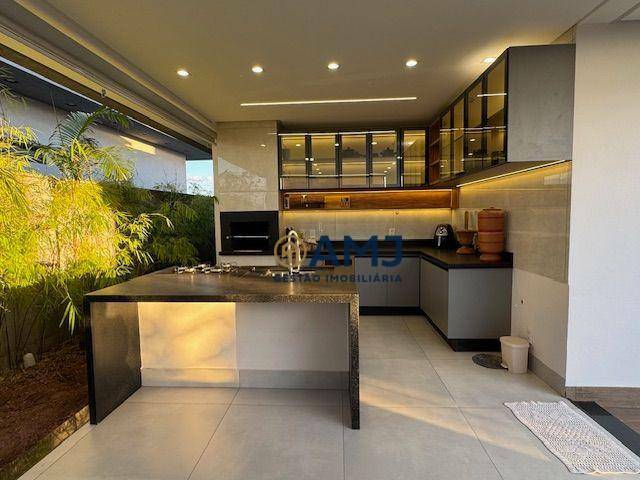Casa de Condomínio à venda com 3 quartos, 230m² - Foto 2