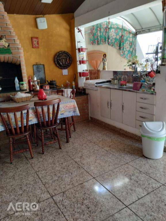 Casa à venda com 3 quartos, 128m² - Foto 2