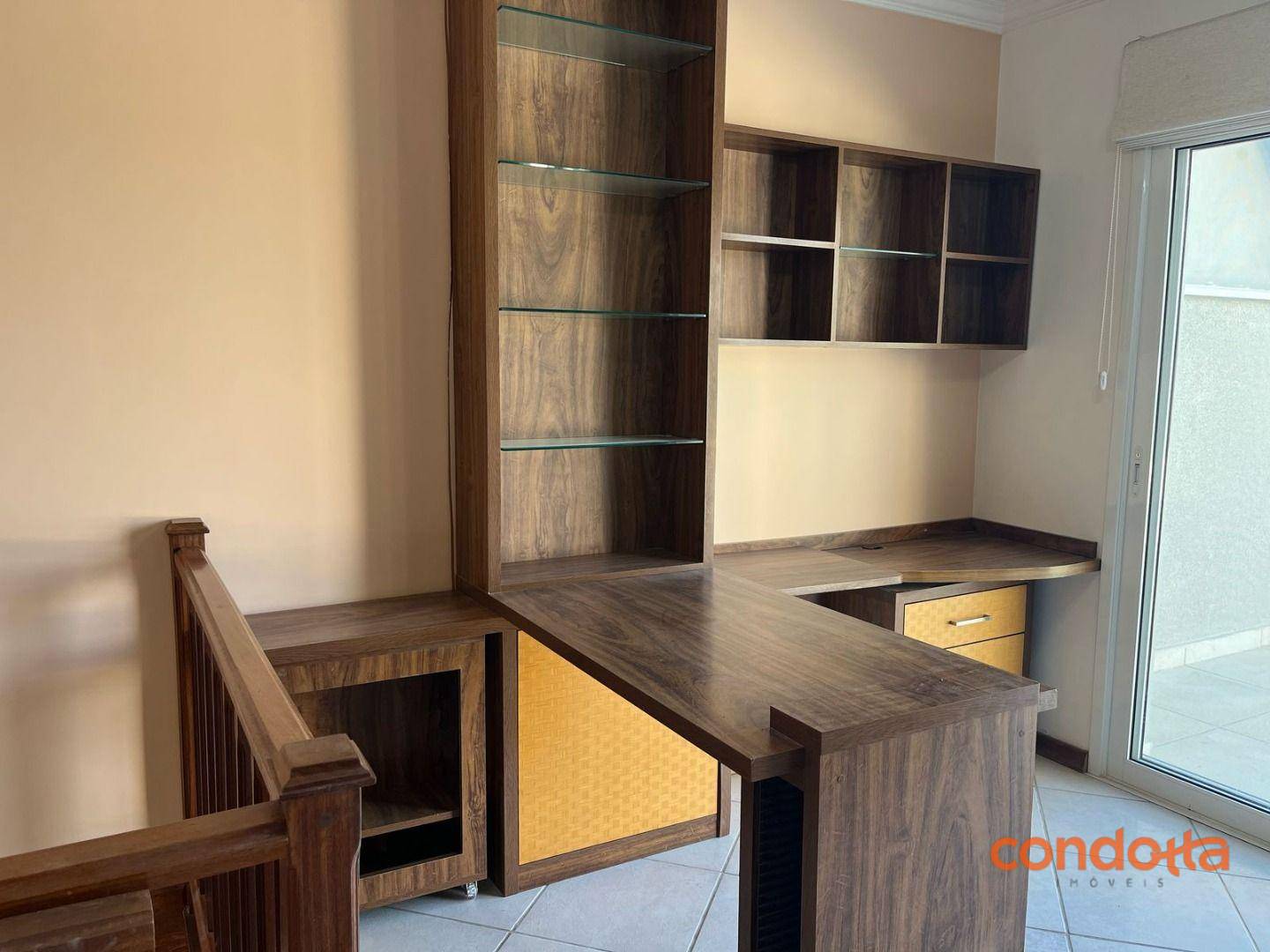 Casa para alugar com 4 quartos, 300m² - Foto 11