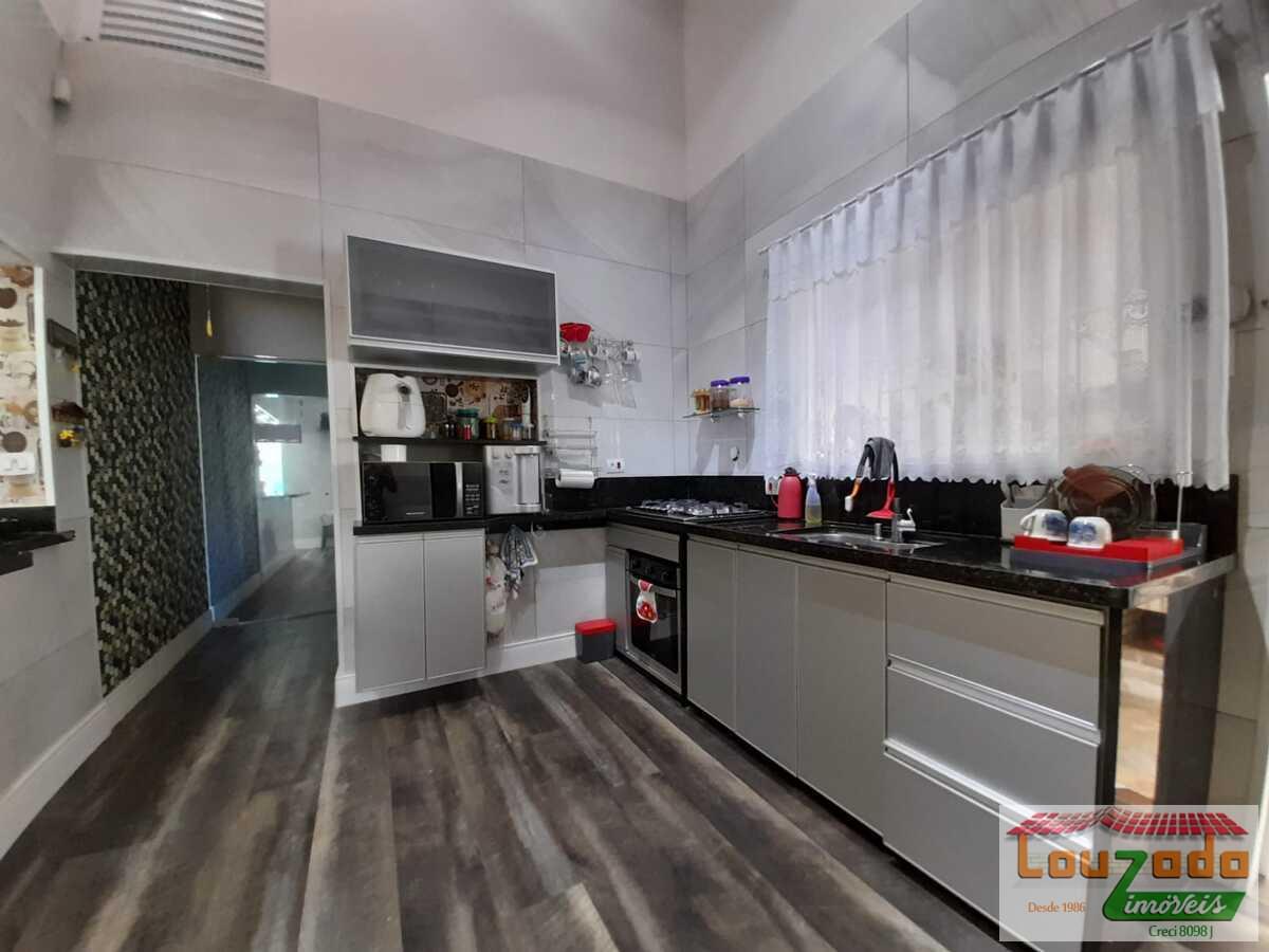 Casa à venda com 4 quartos, 270m² - Foto 7