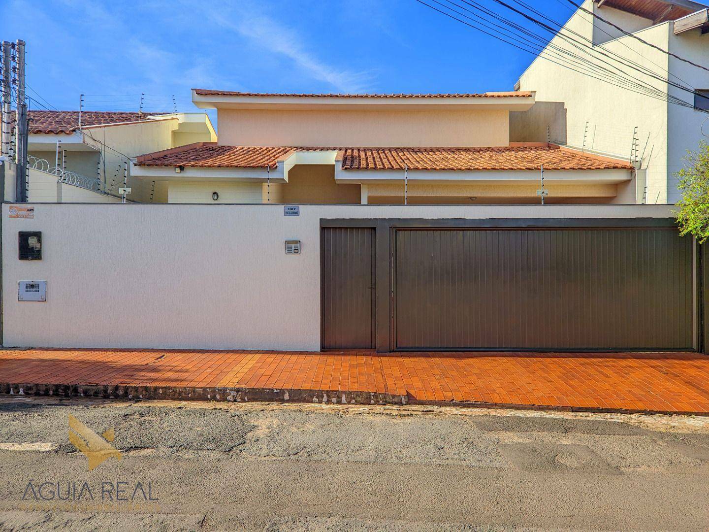 Sobrado à venda com 4 quartos, 257m² - Foto 1