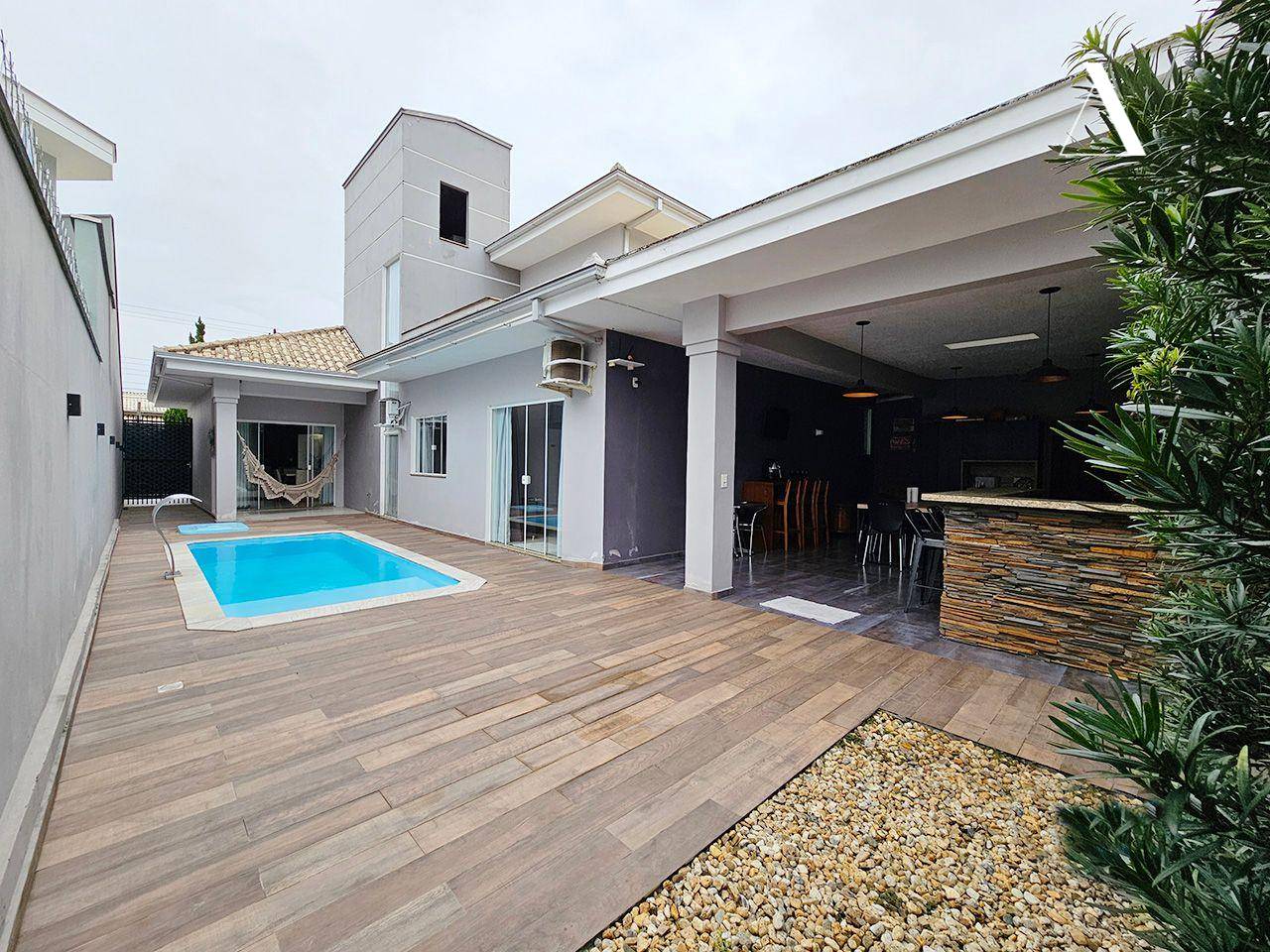 Casa, 4 quartos, 247 m² - Foto 1