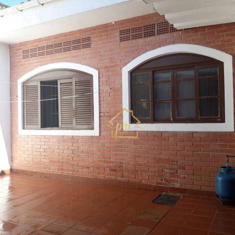 Casa à venda com 3 quartos, 150m² - Foto 1