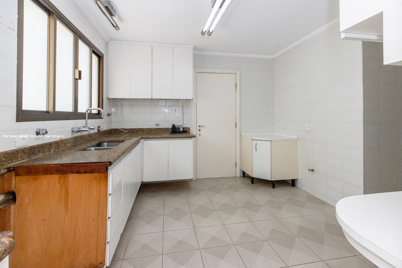 Apartamento à venda com 3 quartos, 203m² - Foto 4