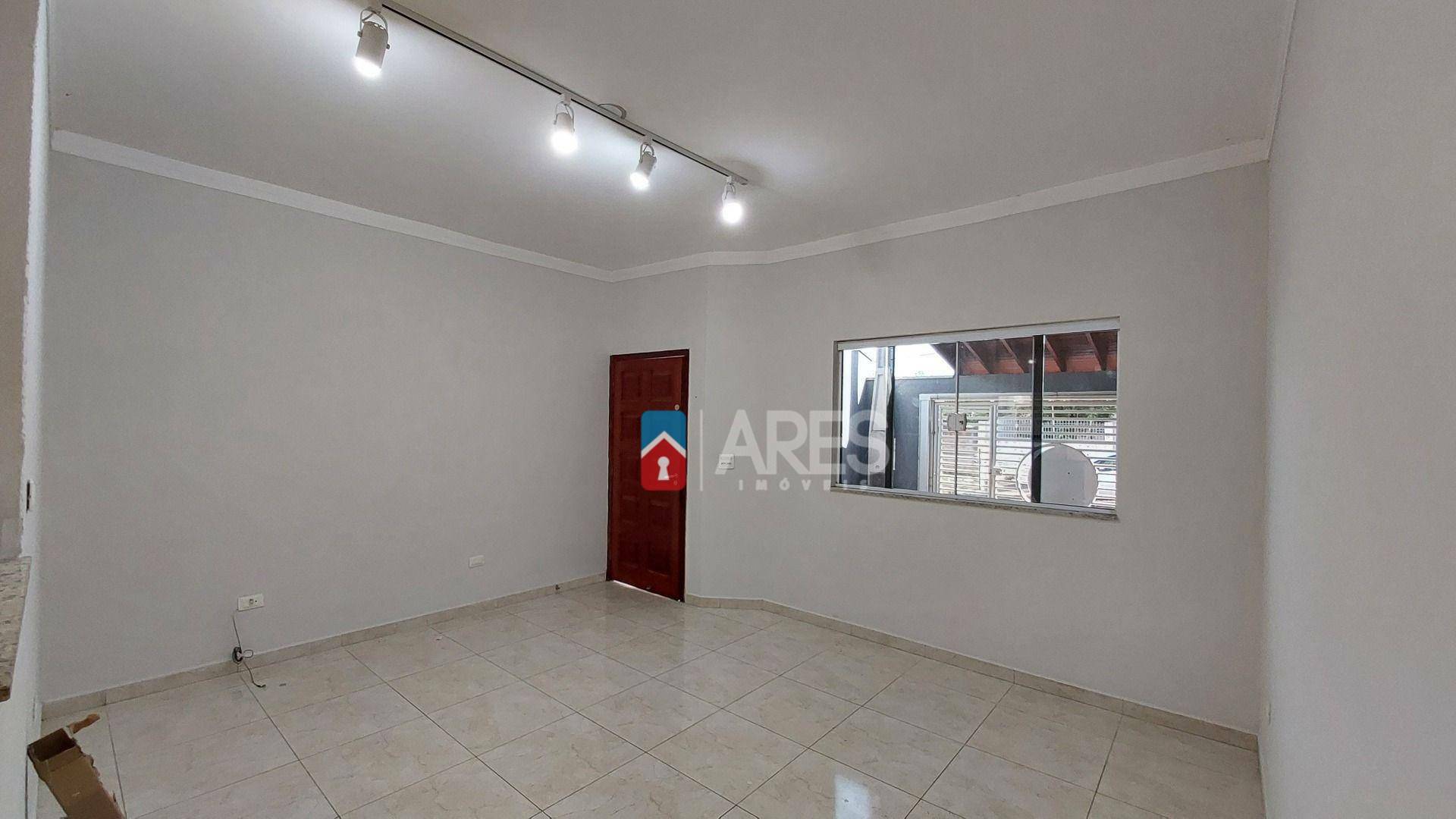 Casa para alugar com 2 quartos, 100m² - Foto 2