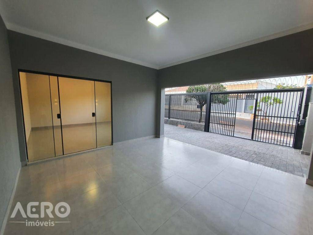 Casa à venda com 3 quartos, 145m² - Foto 1