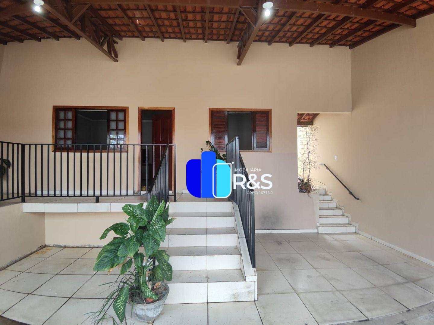 Casa à venda com 5 quartos, 280m² - Foto 1