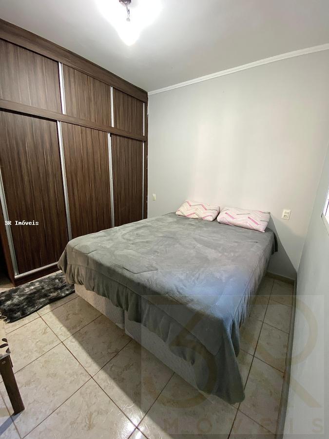 Casa à venda com 2 quartos, 80m² - Foto 9