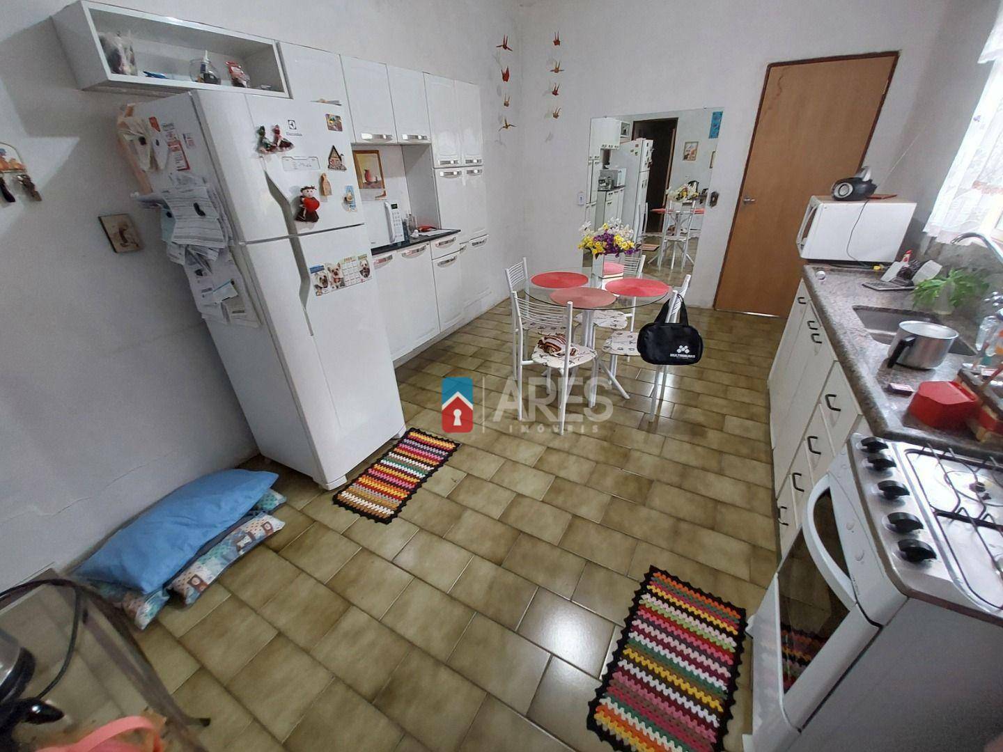 Casa à venda com 3 quartos, 157m² - Foto 2