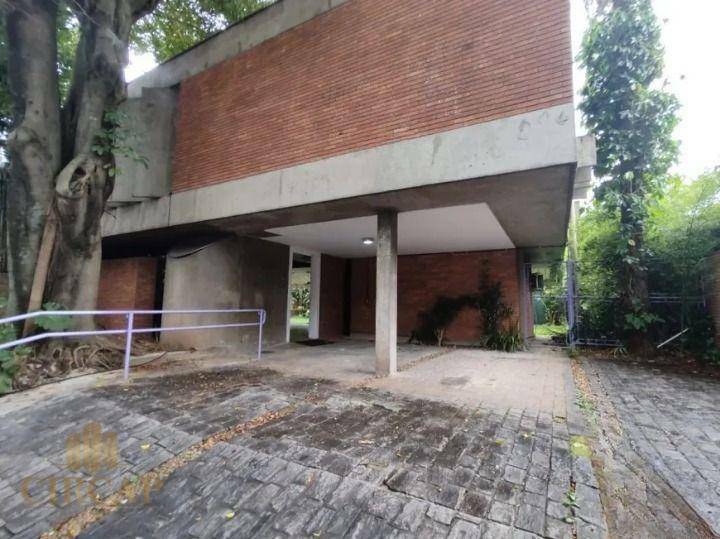 Casa para alugar com 9 quartos, 373m² - Foto 1