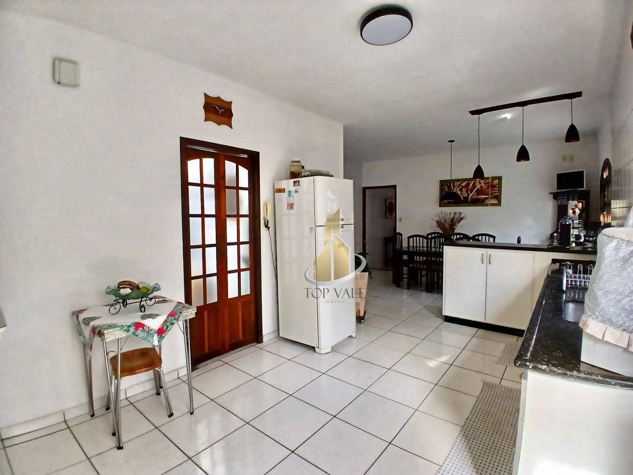 Casa à venda com 3 quartos, 216m² - Foto 10